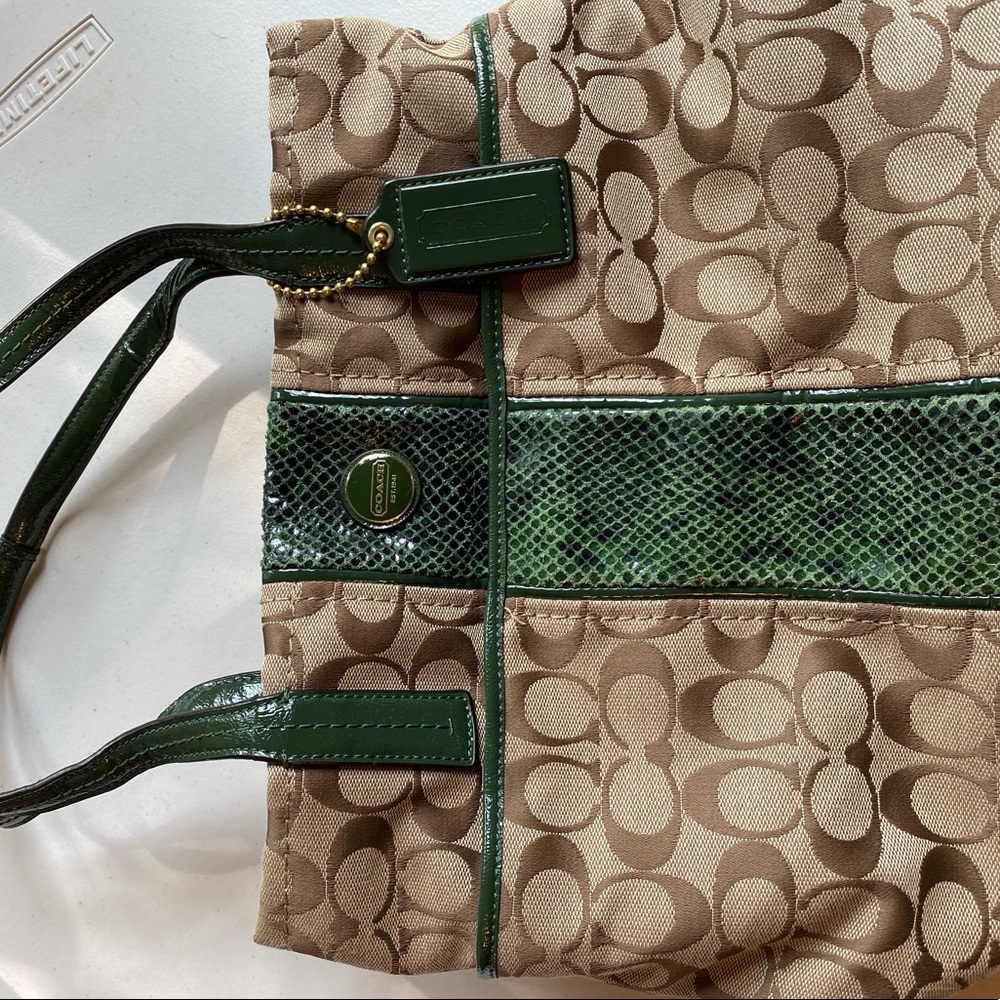 Coach shoulder bag in perfect condition